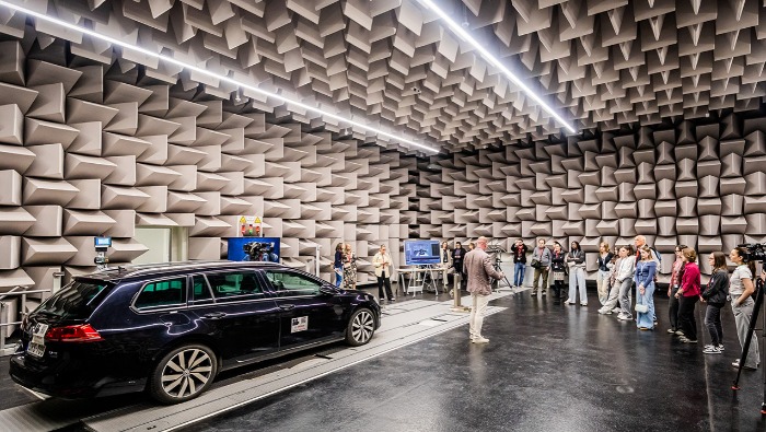 5G-távirányítású járművek a holnap női mérnökeivel