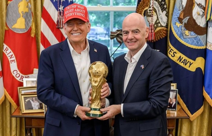 Donald Trump adhatja át a FIFA elnök helyett a foci-vb trófeáját