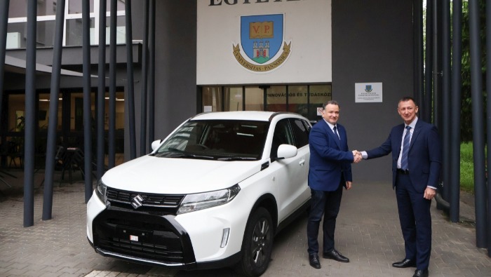 Autóadománnyal segíti az egyetemi hallgatók képzését a Magyar Suzuki