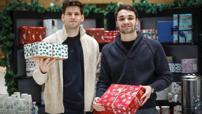 A MOL idén is csatlakozott a Cipősdoboz-akcióhoz