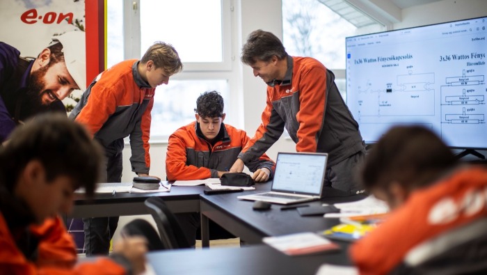 Szombathelyen nyitotta meg kilencedik tanműhelyét az E.ON