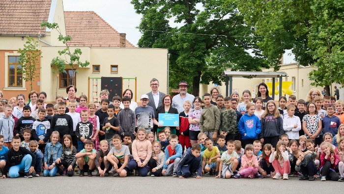 100 oktatási intézményben hűsölhetnek a gyerekek