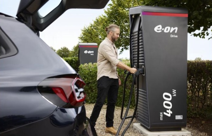 Kiderült, mi tartja vissza az európai autósokat az elektromos autózástól