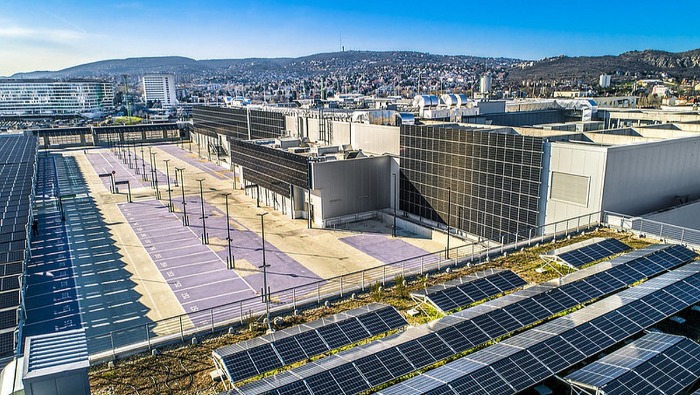 Zöldáramra kapcsol az Etele Plaza