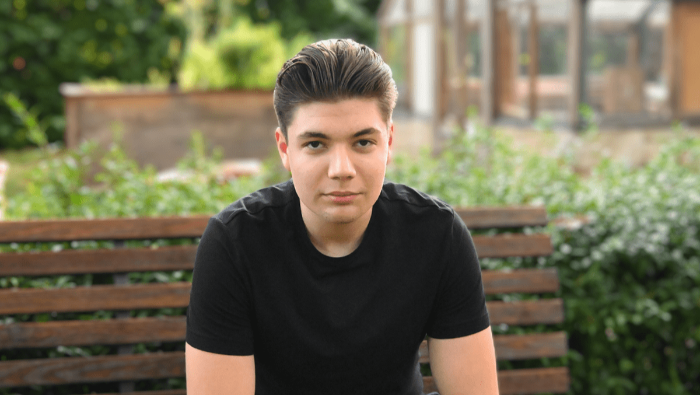 14 évesen abbahagyta a programozást, mert jobban érdekelte az üzlet