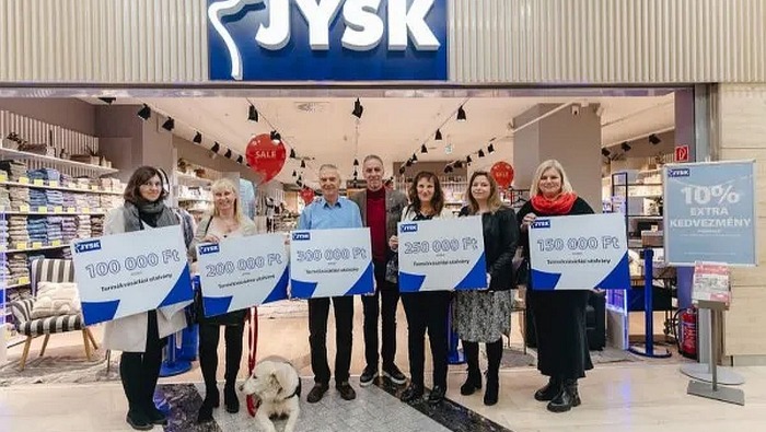 1 millió forint értékű termékadományt osztott szét a JYSK