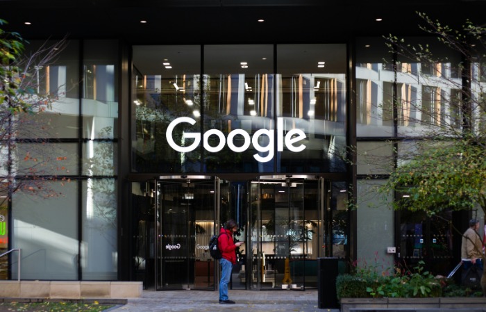 Rekordbírságot kapott a Google az Európai Bizottságtól: 890 millió eurót kell fizetniük