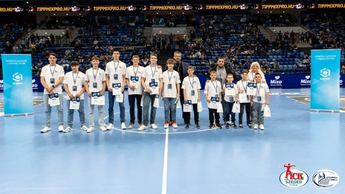 Fiatal kézilabdás tehetségeket díjazott a KÉSZ Csoport