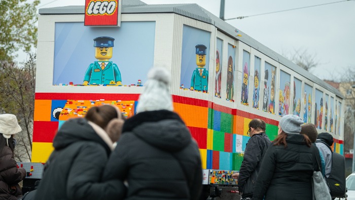A téli szünet végéig marad a LEGO® villamos