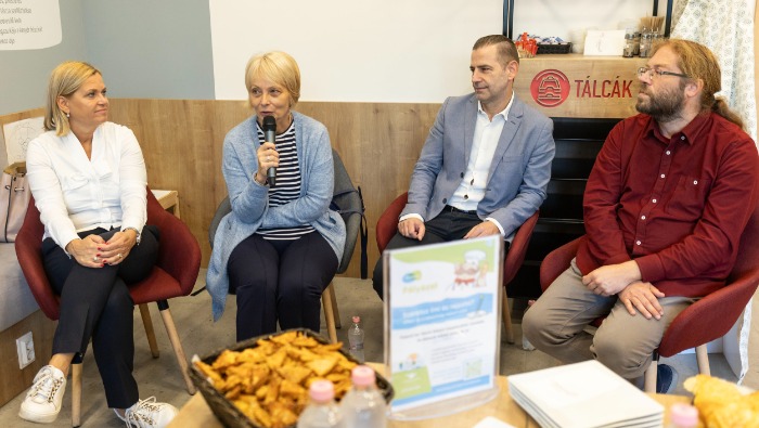 Jókenyér sütikkel és Varró Dániel meséivel segít a Provident