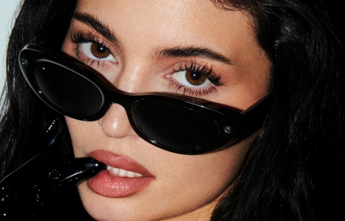 Kylie Jenner tervezett okosszemüveget a Metának