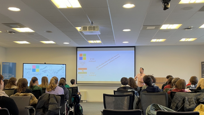 Fiatal klímahősöket látott vendégül a Microsoft budapesti székháza