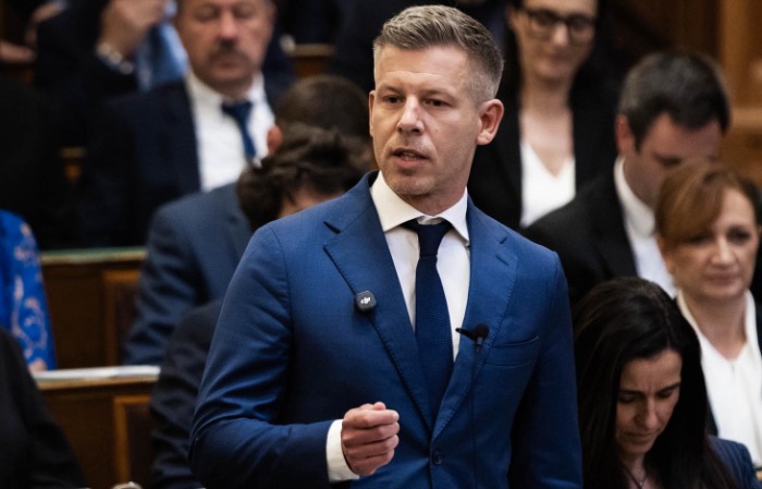 Lemondásra szólította fel Magyar Péter a közmédia két vezérigazgatóját