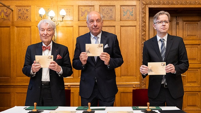 A Magyar Posta alkalmi bélyeggel tiszteleg Nemeskürty István előtt