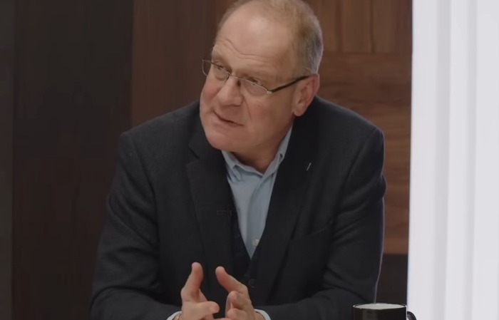 „Sajnálnám, ha végül ebben lennénk elsők Európában” – Navracsics Tibor most a Népszava megmentésére hív fel