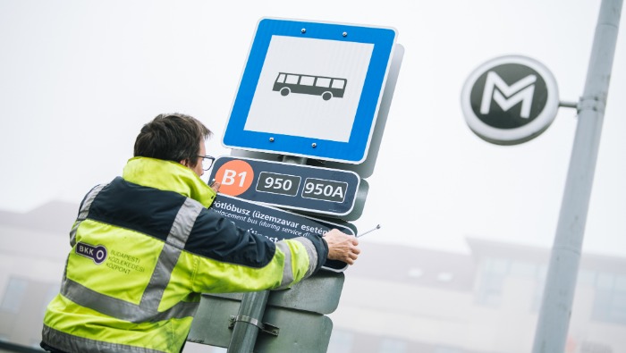 13 fővárosi csomópontban korszerűsítette az utastájékoztatást a BKK