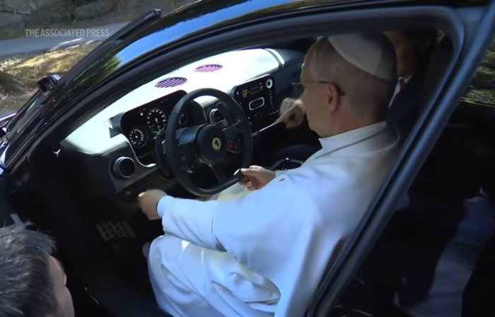 Beültették a Pápát az új elektromos Ferrariba, el is hajtott vele