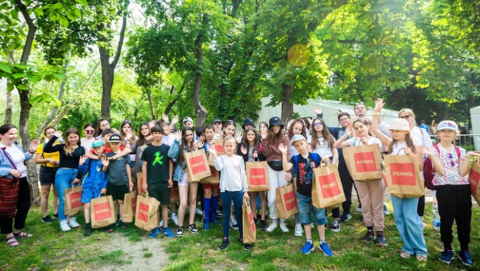 Jótékonykodással ünnepelte a legkisebbeket a PENNY