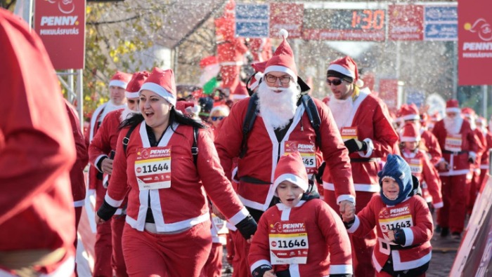 Idén is több ezer Mikulás fut Budapest belvárosában