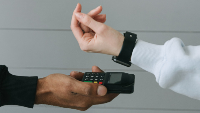 Egyre többen fizetnek okoseszközökkel