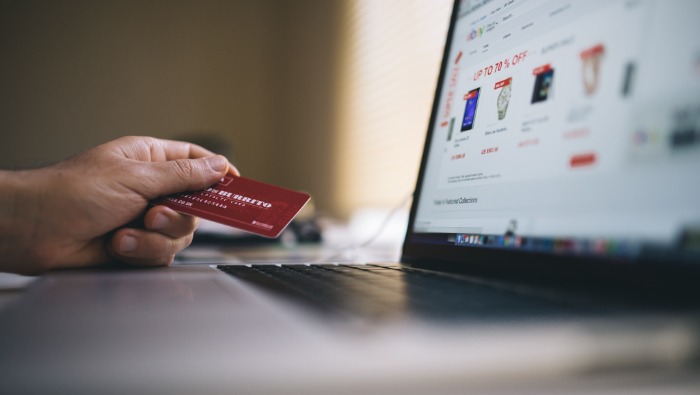 Kiemelt szempont a jó ár és a kedvező szállítás az online vásárlásnál