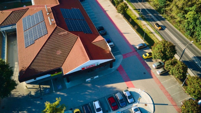 Folytatja napelemes beruházásait a SPAR