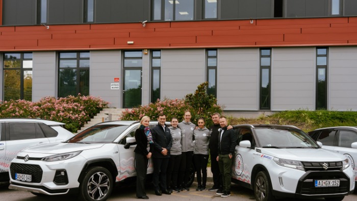 A Magyar Suzuki újabb autókkal támogatja az esz-tergomi kézilabdacsapatot