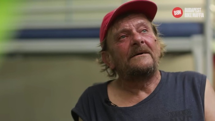 „Szép az élet, csak nehéz meglátni. - Igaz, pajtikám?”