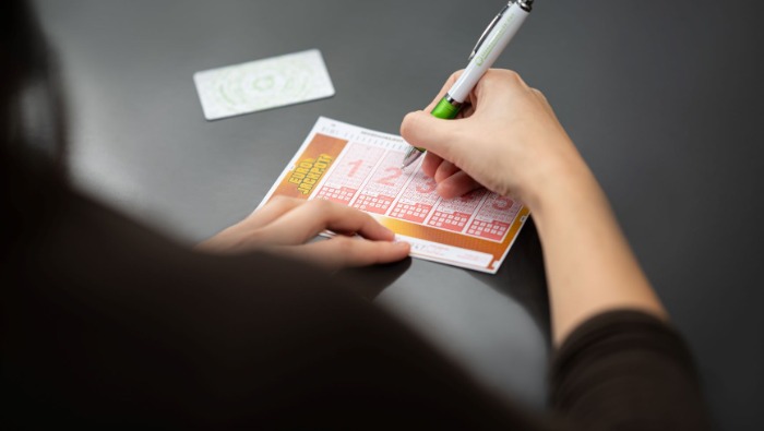 Közel 50 milliárd forint a tét pénteken