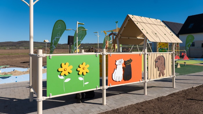 „Frakk, a macskák réme” mesefilm kedvenceivel készült el a vácrátóti játszótér