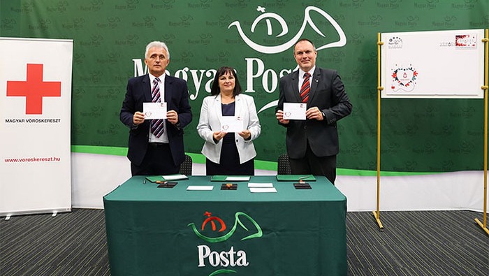Bélyeggel hívja fel a figyelmet a véradásra a Posta