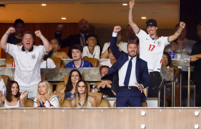A Be honest! után itt az újabb Beckham-aranybánya: Victoria unott arca az angol-norvégon