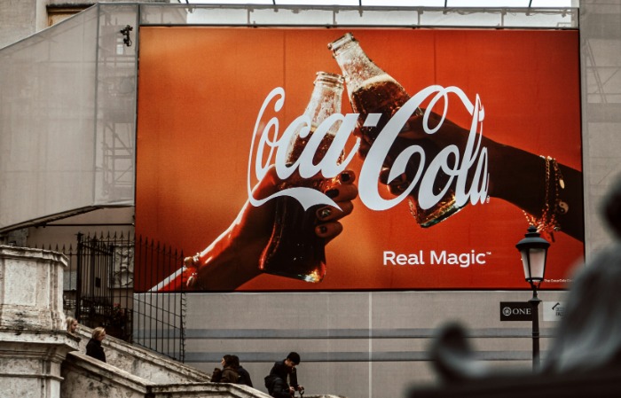 A szurkolók utálták, a márkák imádták: megdobta a Coca-Cola eladásait a vb-s hidratációs szünetek