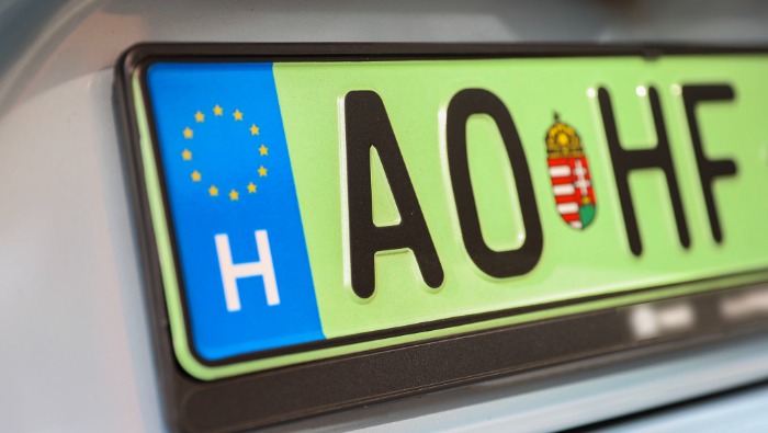 Ingyenes az e-matrica átírása a zöldről fehér rendszámra váltó hibrideknél