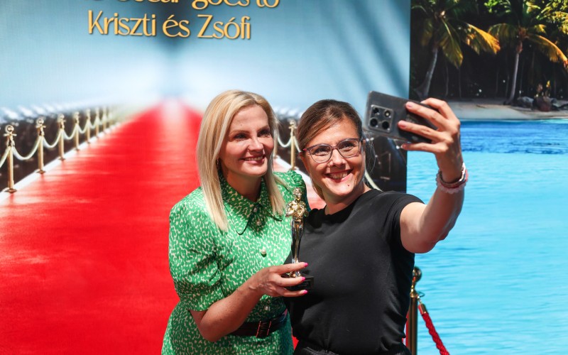 Bánhegyi Zsófia (MMSZ) és Bódi Krisztina (Marketing Art) a vörös szőnyegen